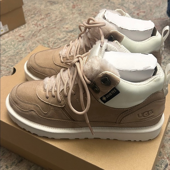 NIB UGG W Highland Hi GTX Gore-Tex Size 8.5 - Picture 5 of 7